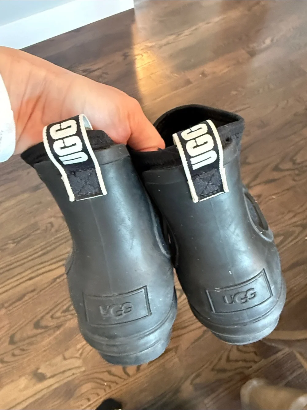 UGG Chevonne Matte Black 2 Chelsea Rain Booties Womens size 9 pumpkin patch fall
